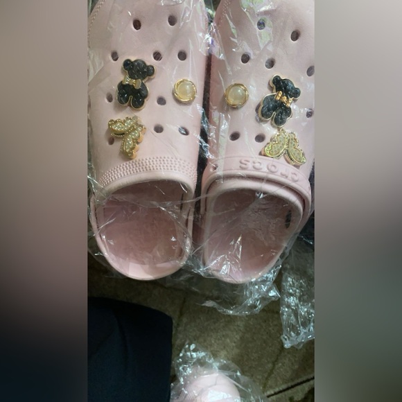 Clogs and joggers - Picture 5 of 9